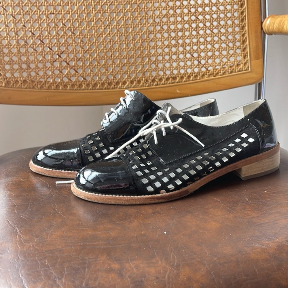 Vintage patent leather cut out loafers